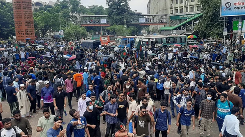 ইন্দোনেশিয়ায় ব্যাপক বিক্ষোভ, নিহত ৩