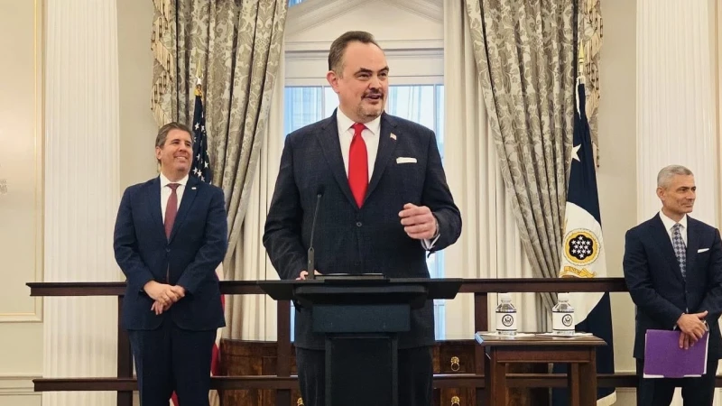 ঢাকায় পৌঁছেছেন নবনিযুক্ত মার্কিন রাষ্ট্রদূত ব্রেন্ট ক্রিস্টেনসেন